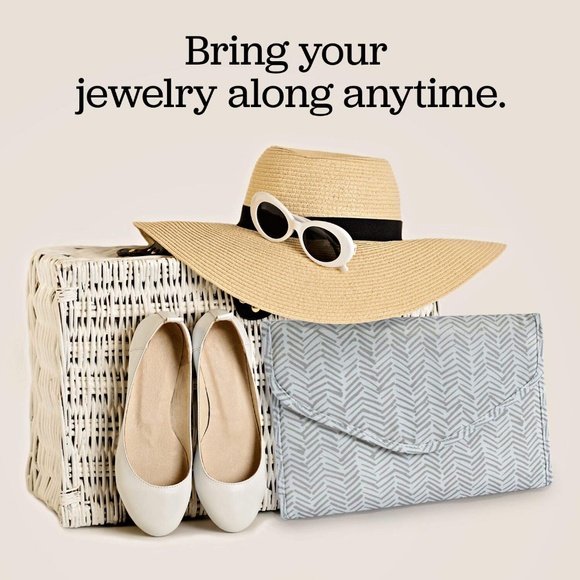 Brelox Gray Feathered Travel Jewelry Organizer Bag - Picture 2 of 6